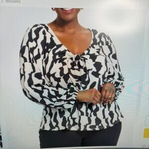 Ava & Viv  Black Abstract  Long Sleeve Sweetheart Knit Blouse NWT